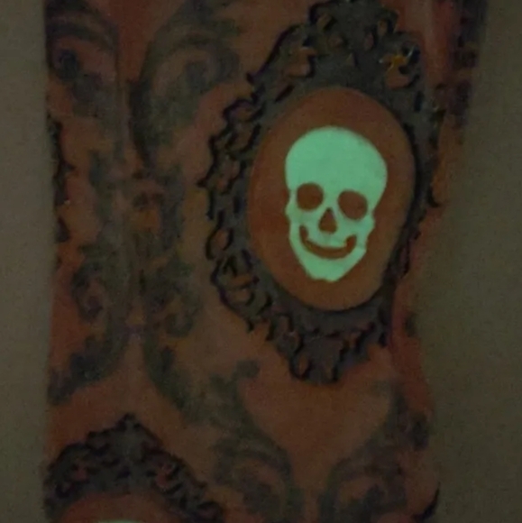 Halloween Glow in the dark plush throw skull - Picture 3 of 8